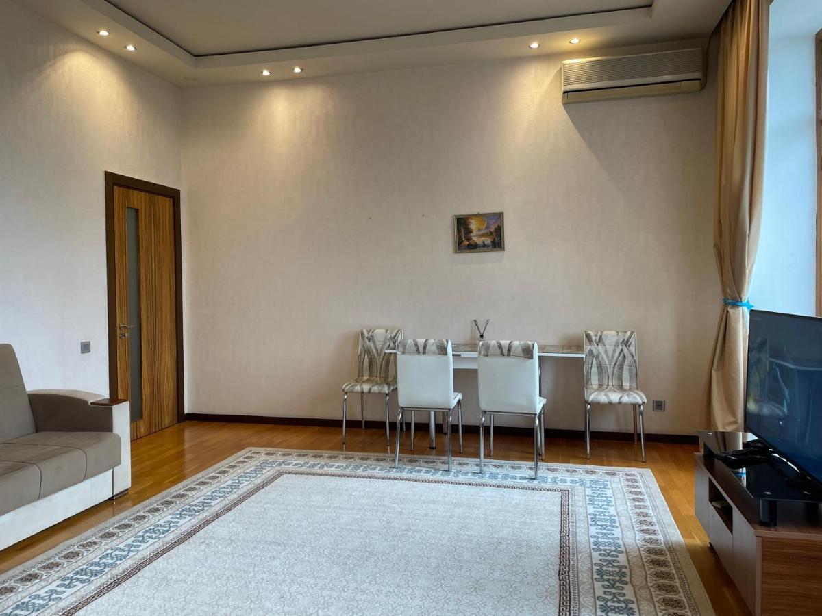 Gloriya Boulevard Apartment By Bakuapart Luaran gambar